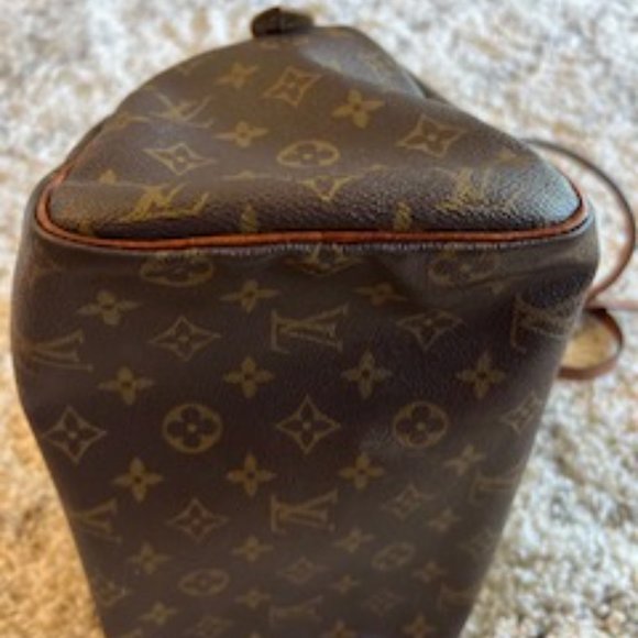 Authentic Louis Vuitton Speedy 30 Monogram - Picture 5 of 9